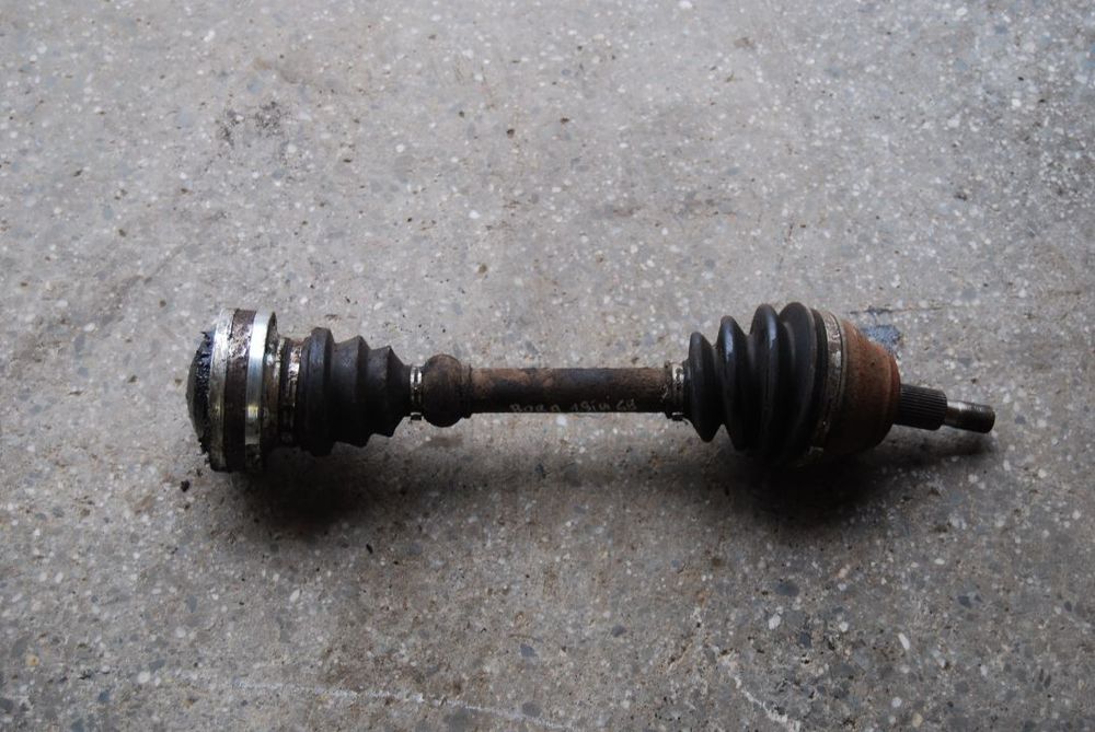 PÓŁOŚ PRAWA PRZÓD VW BORA 1.9 TDI 6 BIEGÓW GOLF IV AUDI