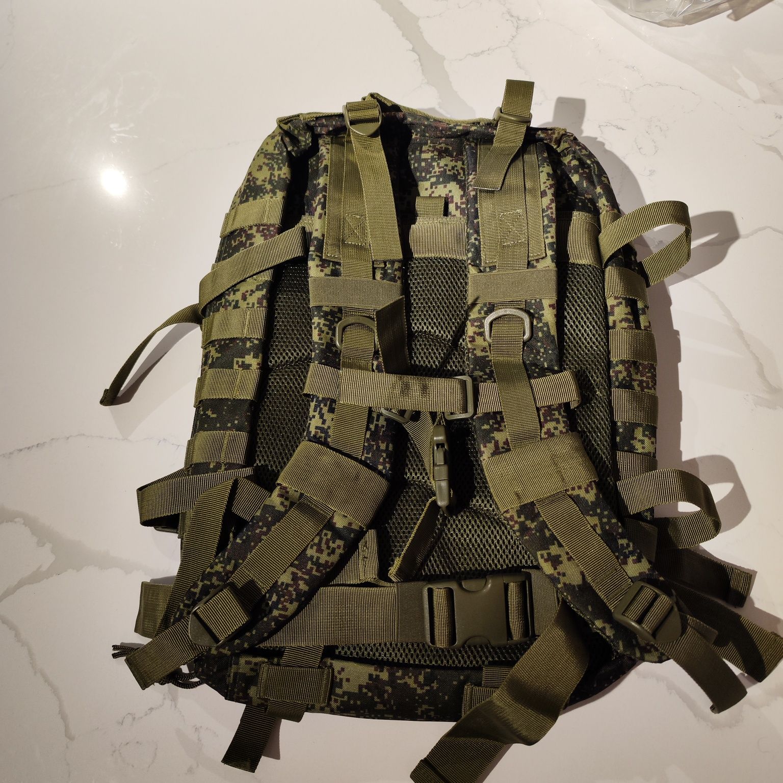 Mochila 45 L camuflada