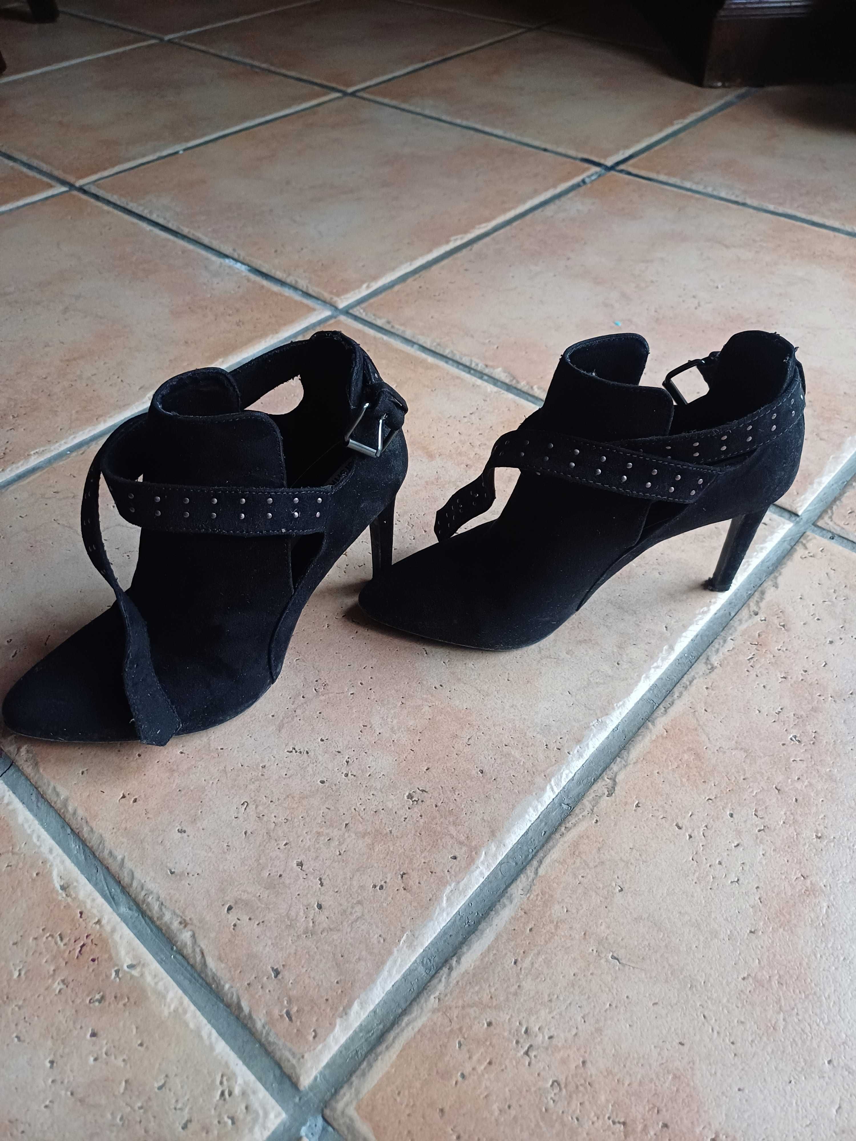 Vende-se botas em camurça n 37