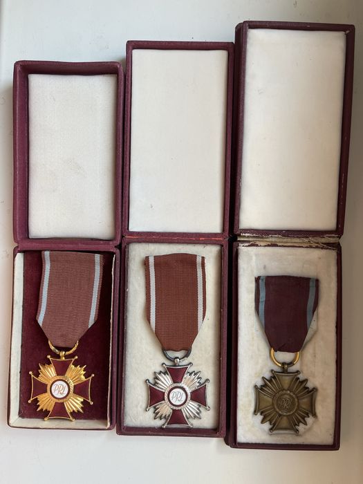 Krzyż zaslugi PRL złoty brązowy srebrny