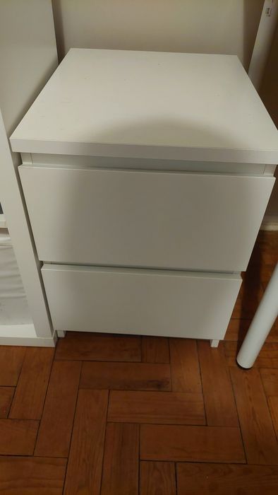 Mesa de cabeceira ikea em bom estado