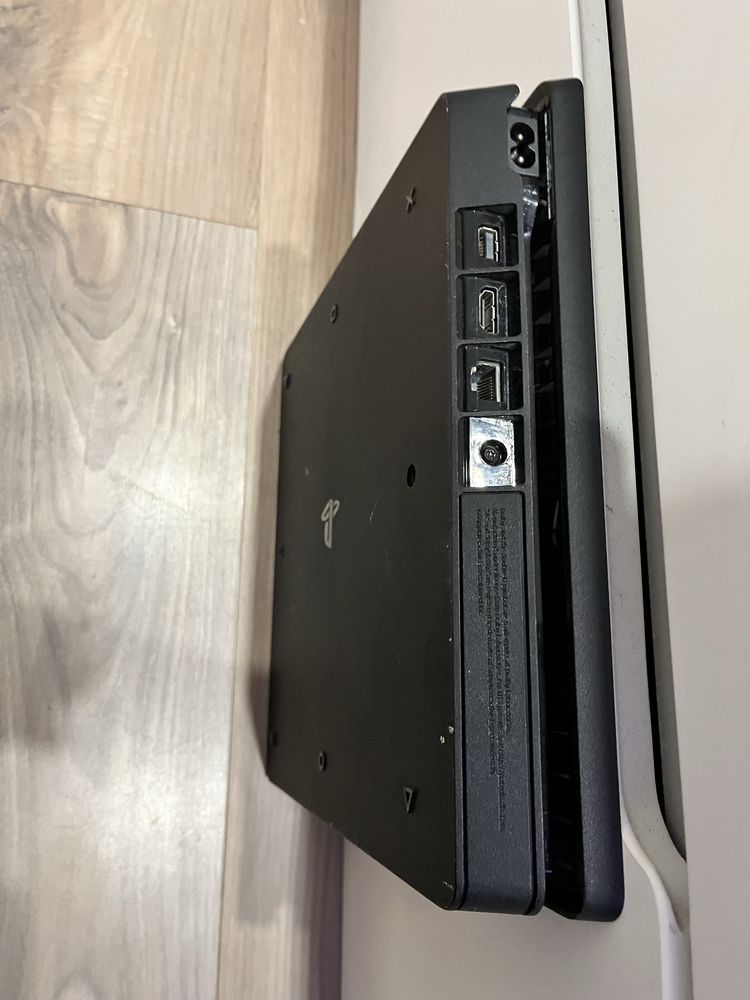 Ps4 slim em bom estado