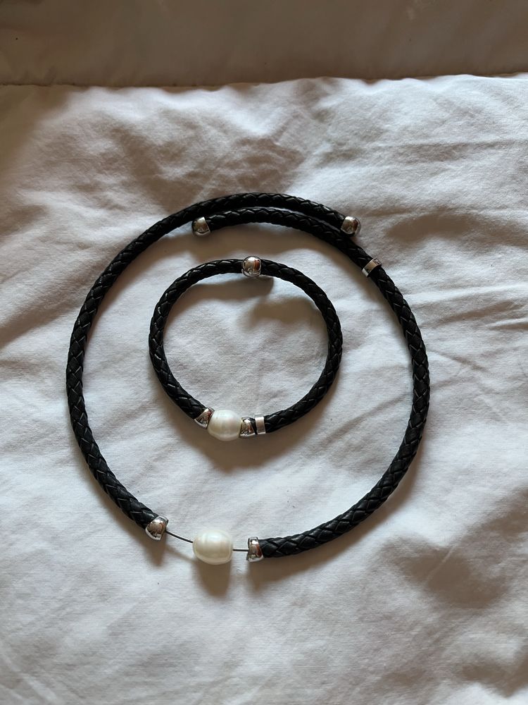 Pulseira e colar curto com pedra azul turquesa