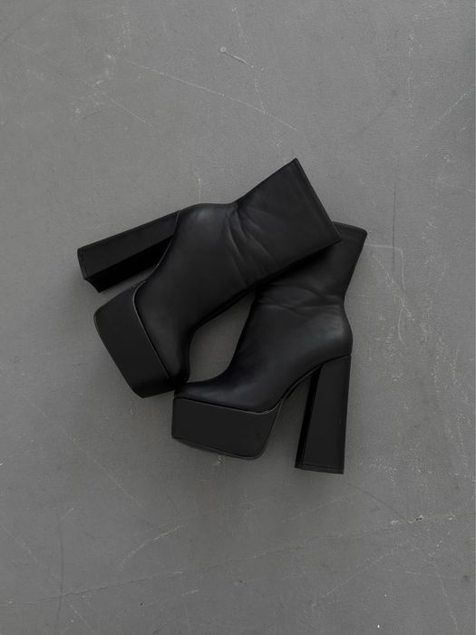 Чорні ботильйоні на високих підборах, 37 розмір