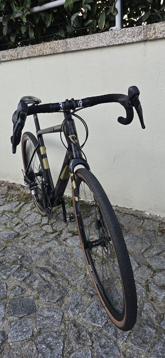 Bicicleta gravel carbono