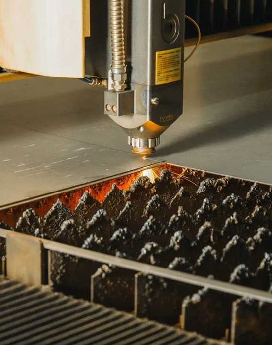 Лазерна порізка металу / Лазер