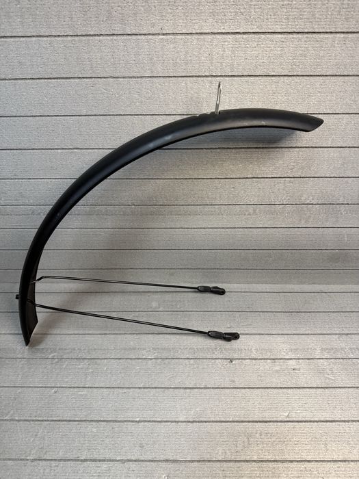 Крило переднє 28 пластик