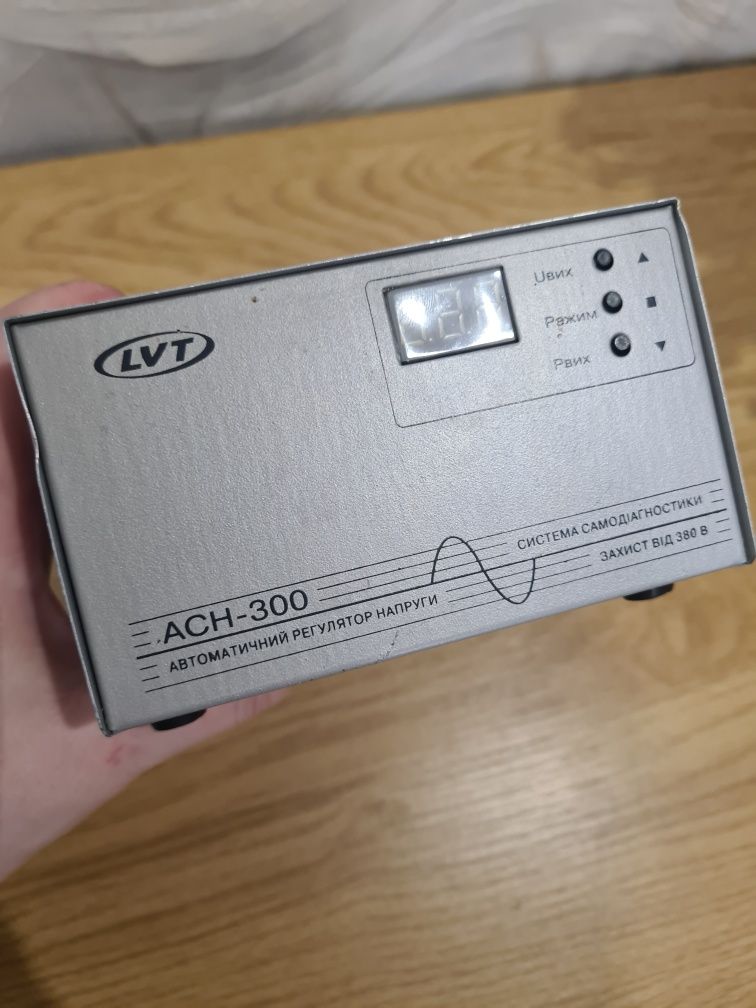 Стабілізатор напруги LVT ACH-300