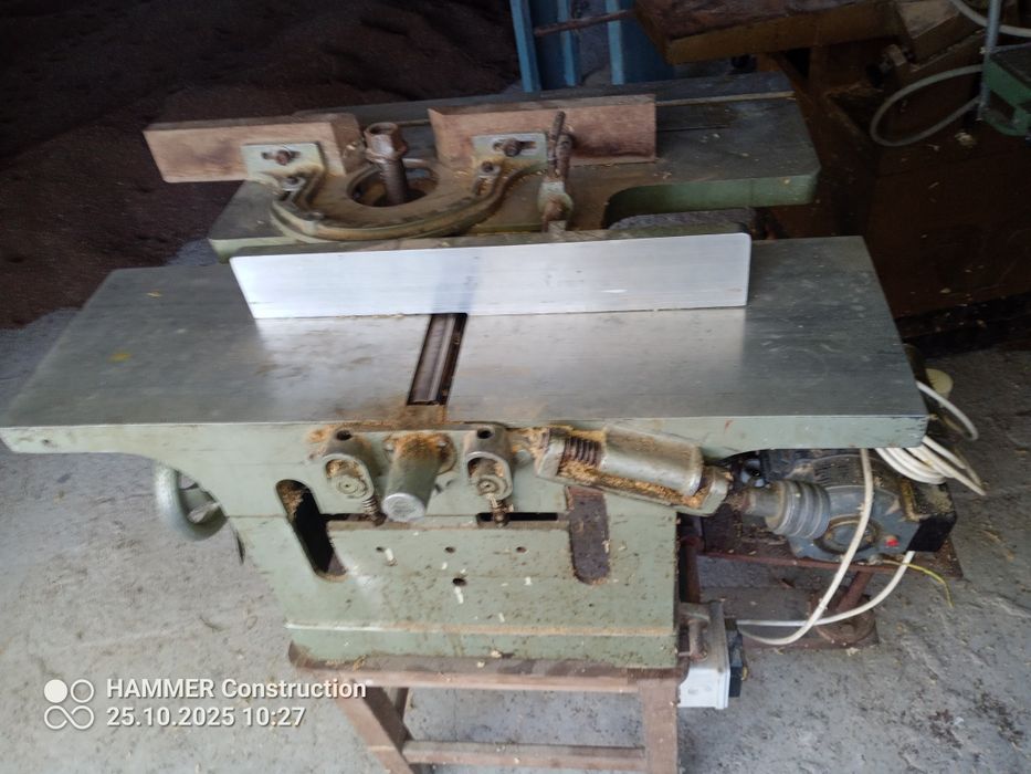 Maszyna stolarska. Frezarka i wyrorniarko- grubościówka w jednym.