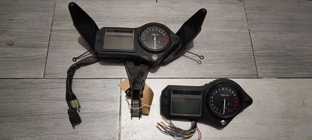 HONDA CBR 600 F4i Licznik zegary Stelaż