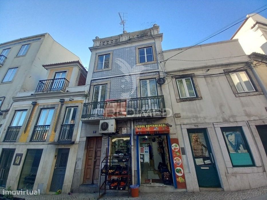 Prédio para habitação e comércio no centro de Lisboa (Alcântara)