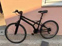 Bicicleta preta usada