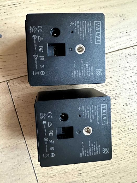 Varjo Aero okulary VR + kontrolery Valve Index + 2 stacje bazowe