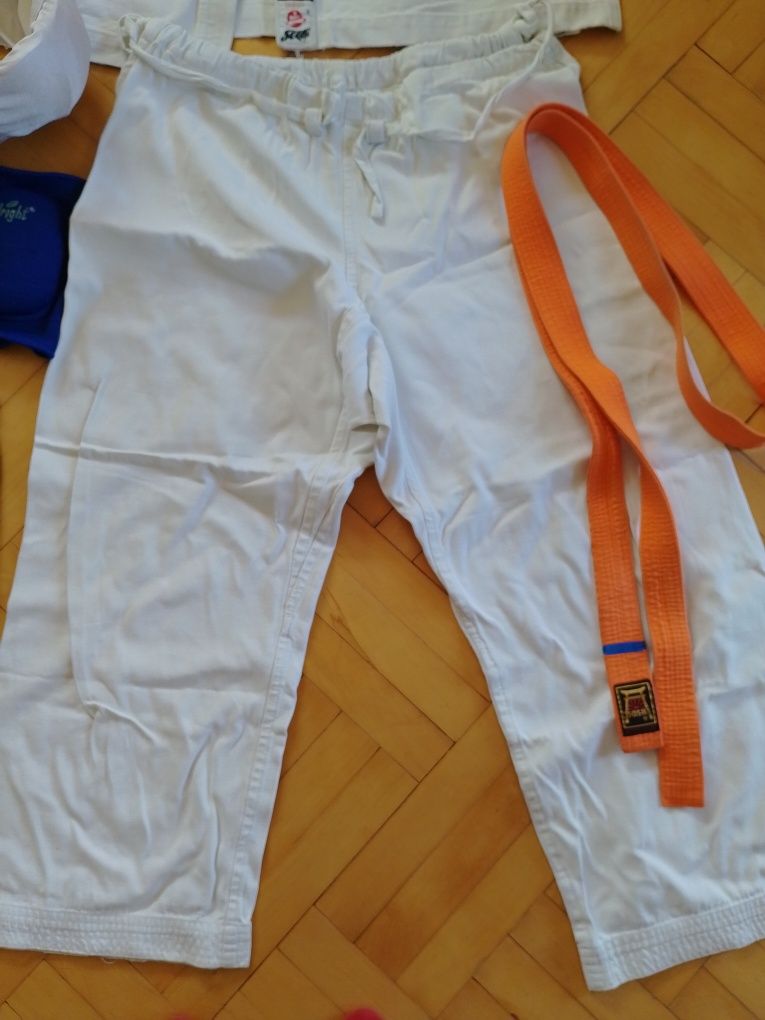Kimono i komplet ochraniaczy