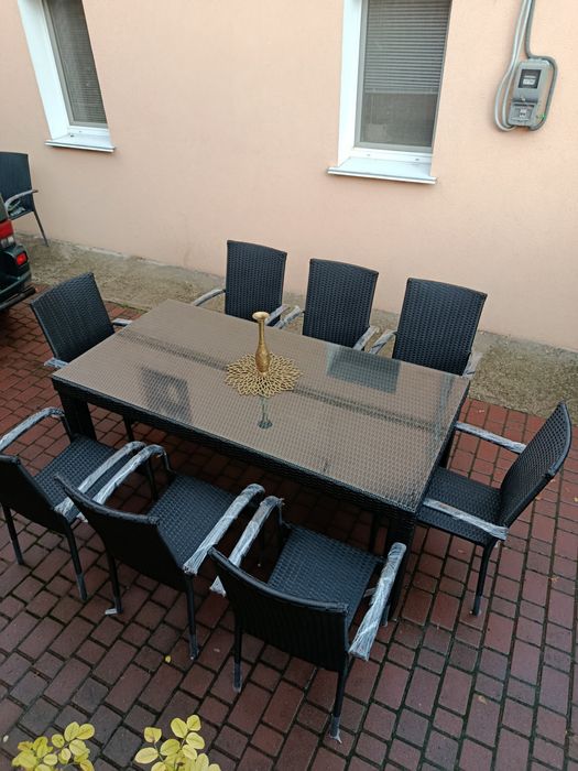 Садовий комплект на 8 персон з штучного ротангу.