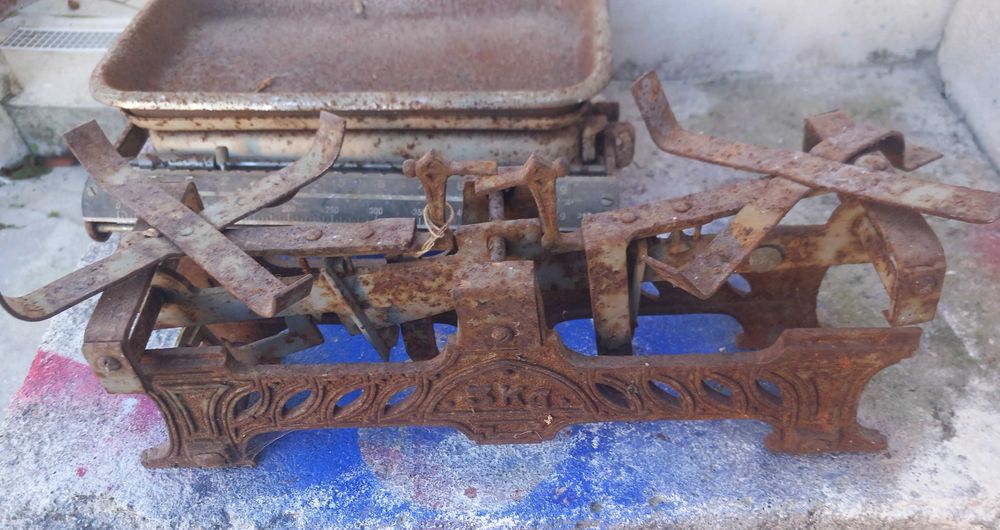 2 Balanças antigas