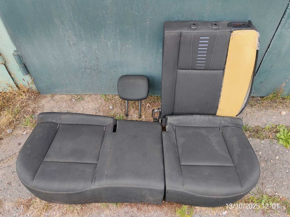 Задний диван сиденье Renault Megane 3 подголовник центральный