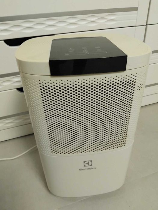 Осушувач повітря Electrolux EDH-12L