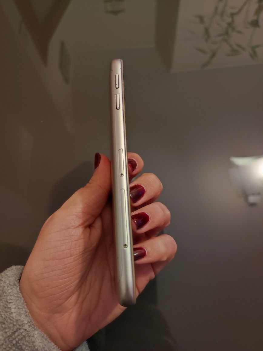 Samsung Galaxy J3, 2017, 16 gb dourado.