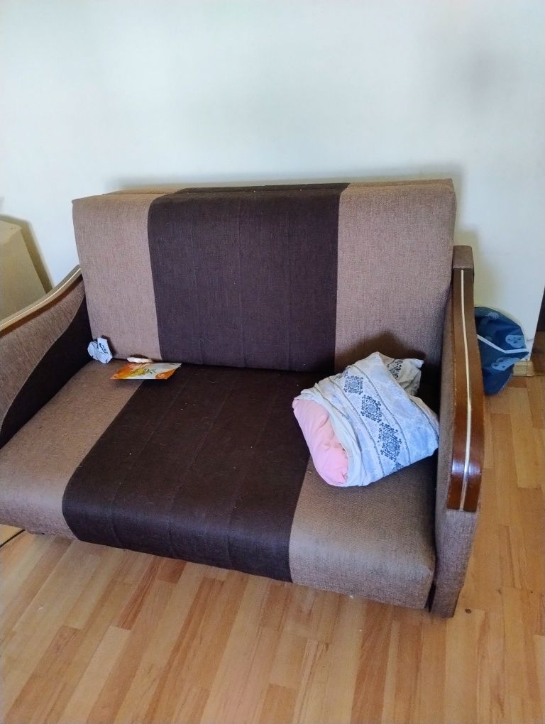 Sofa dwuosobowa .