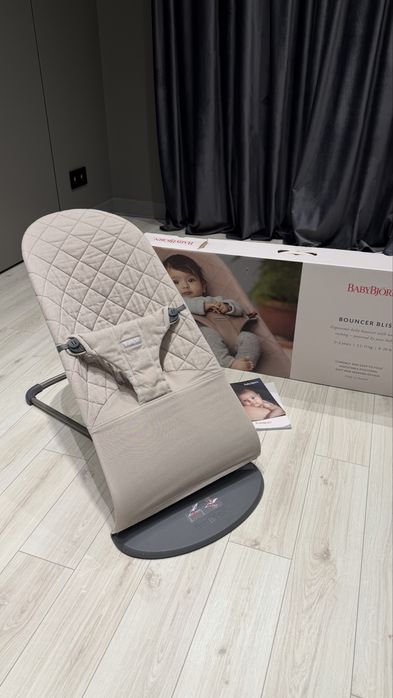 Шезлонг BabyBjorn Bliss Sand Grey