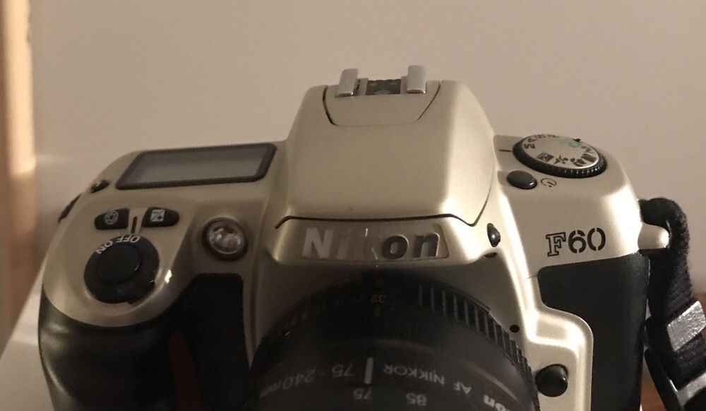 Máquina Fotográfica Nikon F60 (só o corpo)