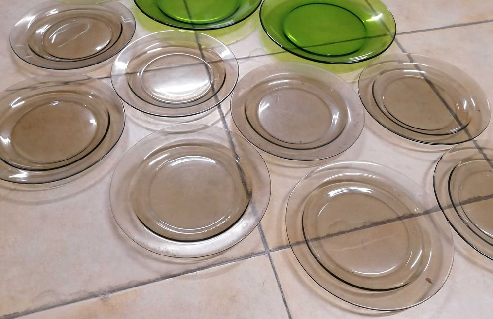 Pratos diversos e uma caneca, tudo por 5€