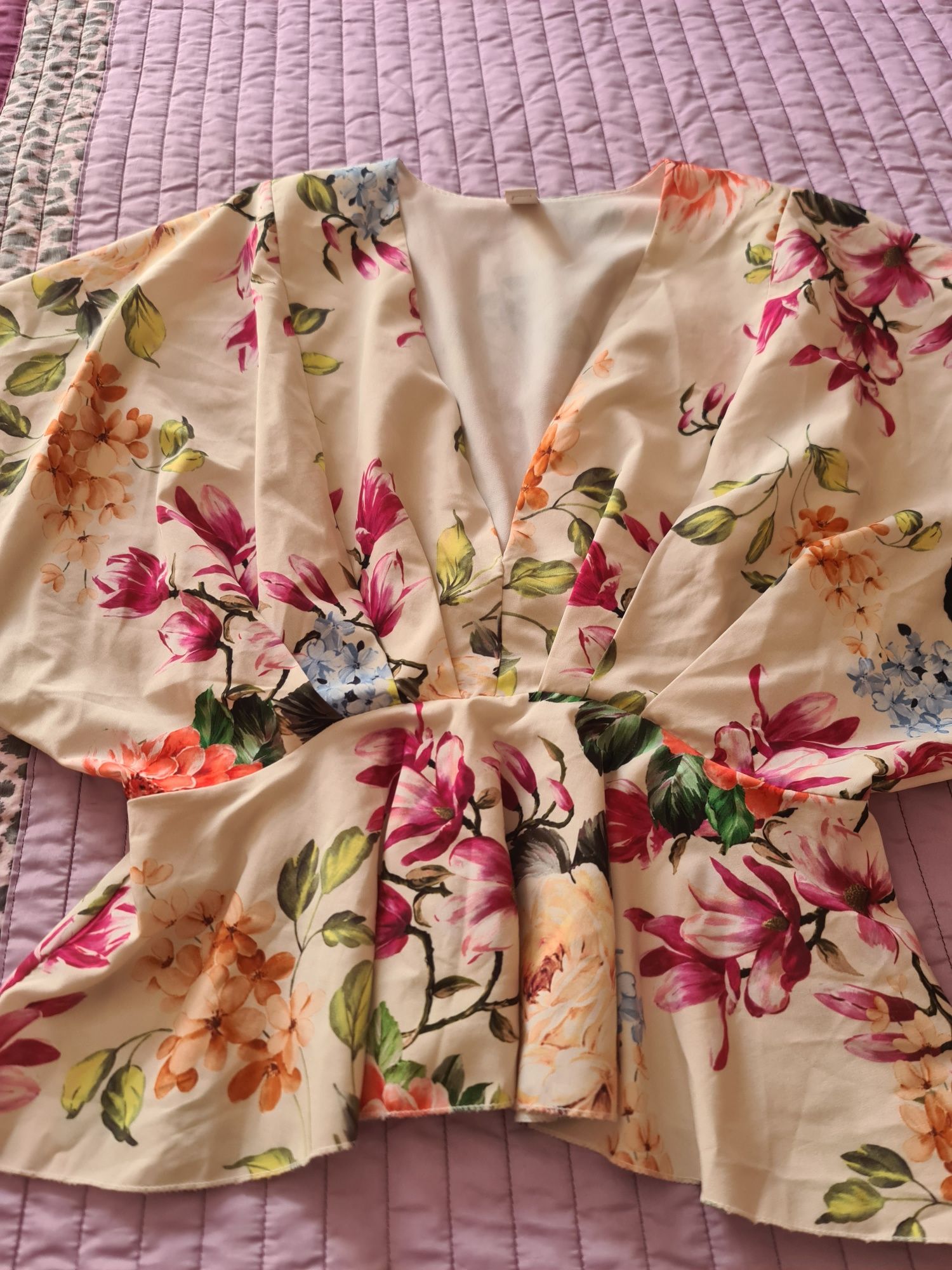 Blusa floral super fluida ,comfortavel