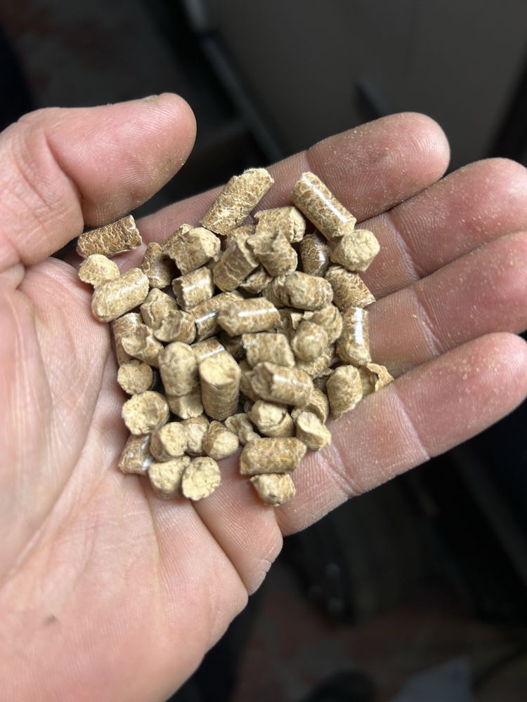 Pellet iglasty . Najnizsza cena .