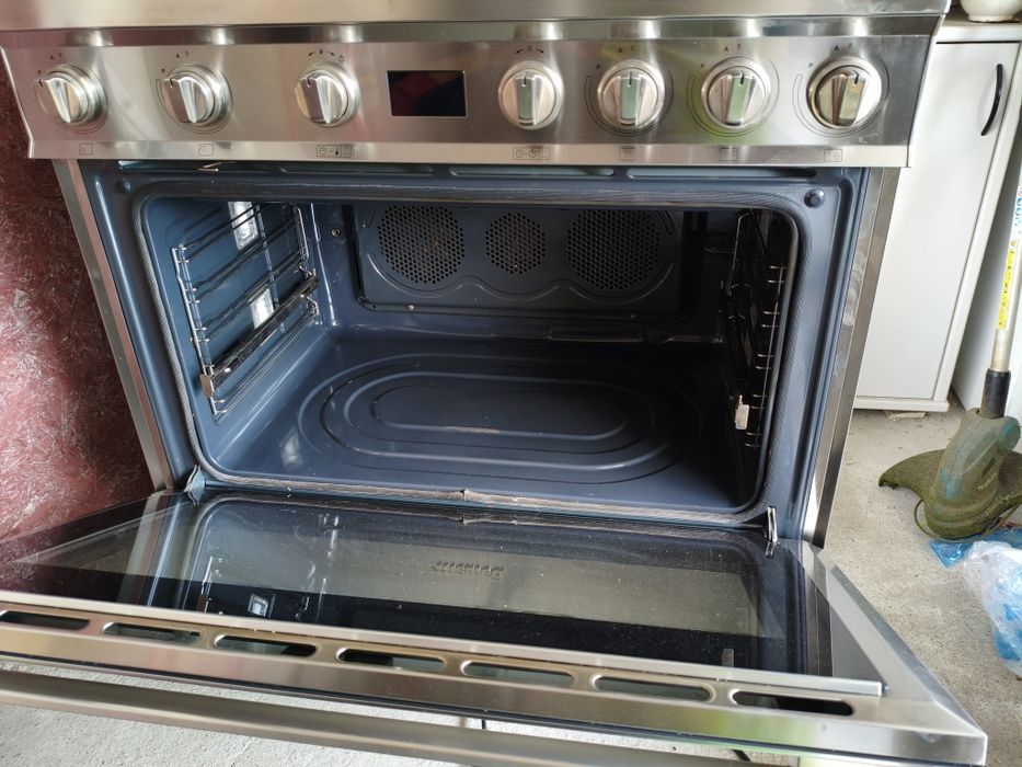 Kuchnia  z płytą indukcyjna Smeg CPF9IPX