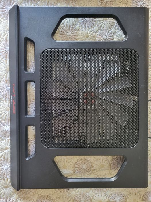 Охлаждающей подставка для ноутбука.