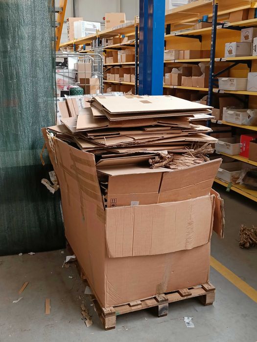 Makulatura / kartony rozłożone / papier - stały odbiór makulatury