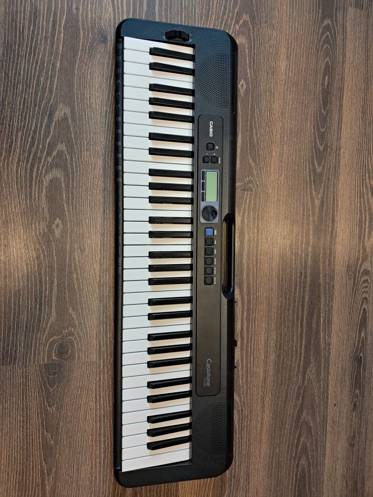 Синтезатор Casio CT-S300.
