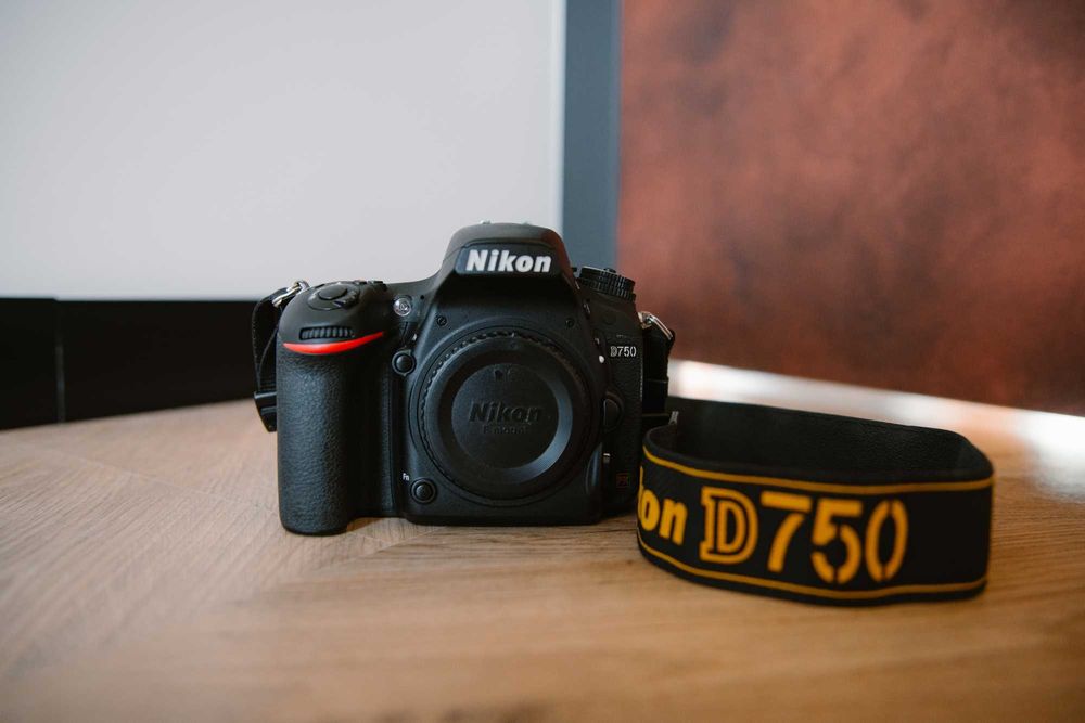 Nikon d750 posiada 9739 tys przebiegu