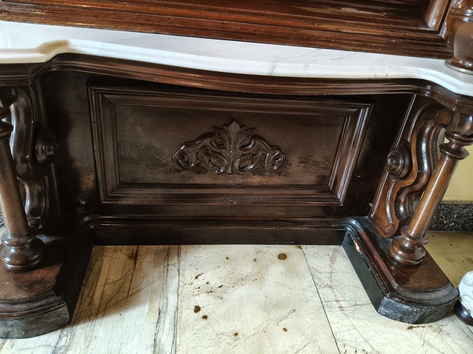 Duże klasyczne lustro wolnostojące