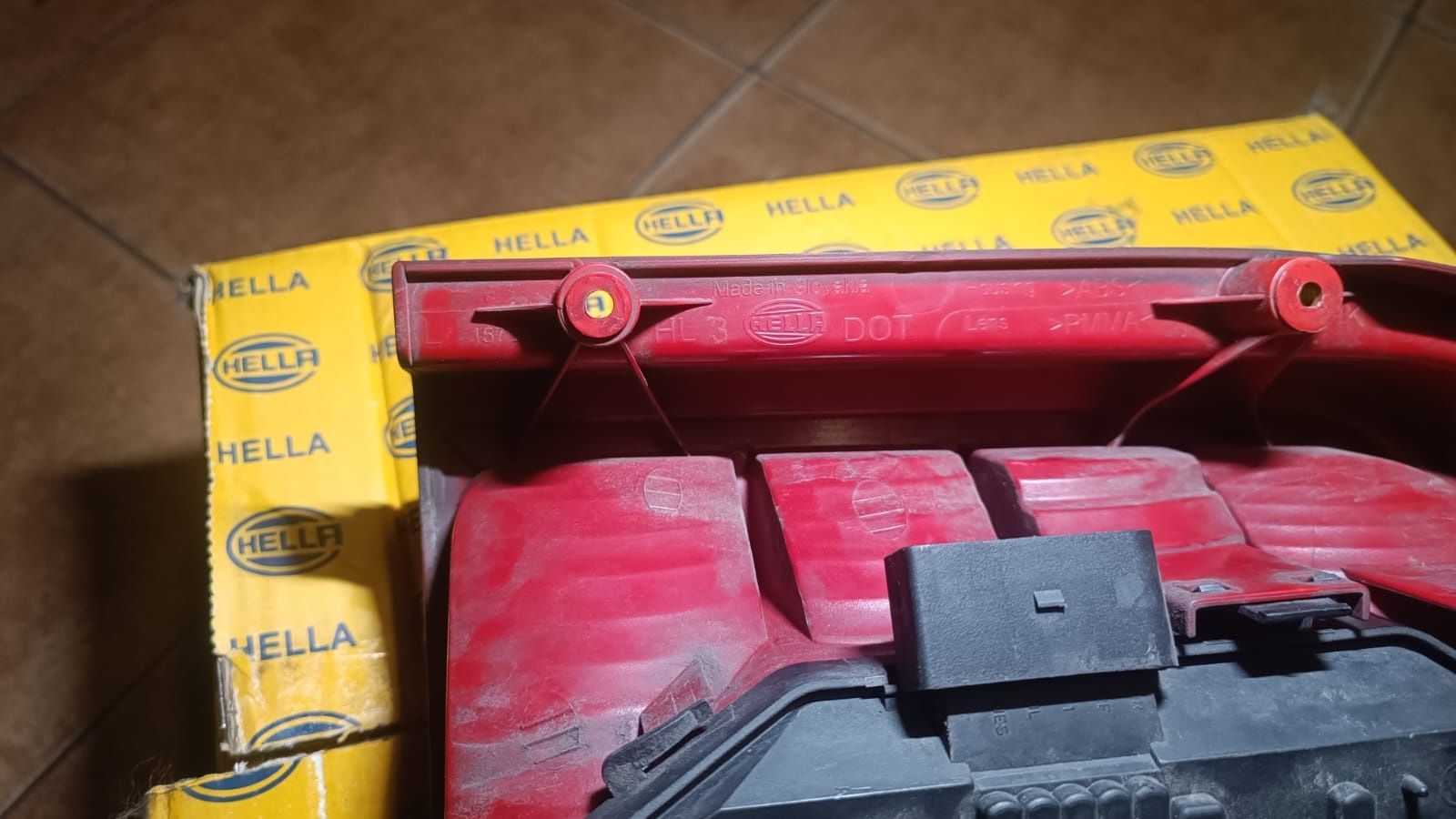 Lampy tył komplet VW T5 Caravelle Transporter Hella