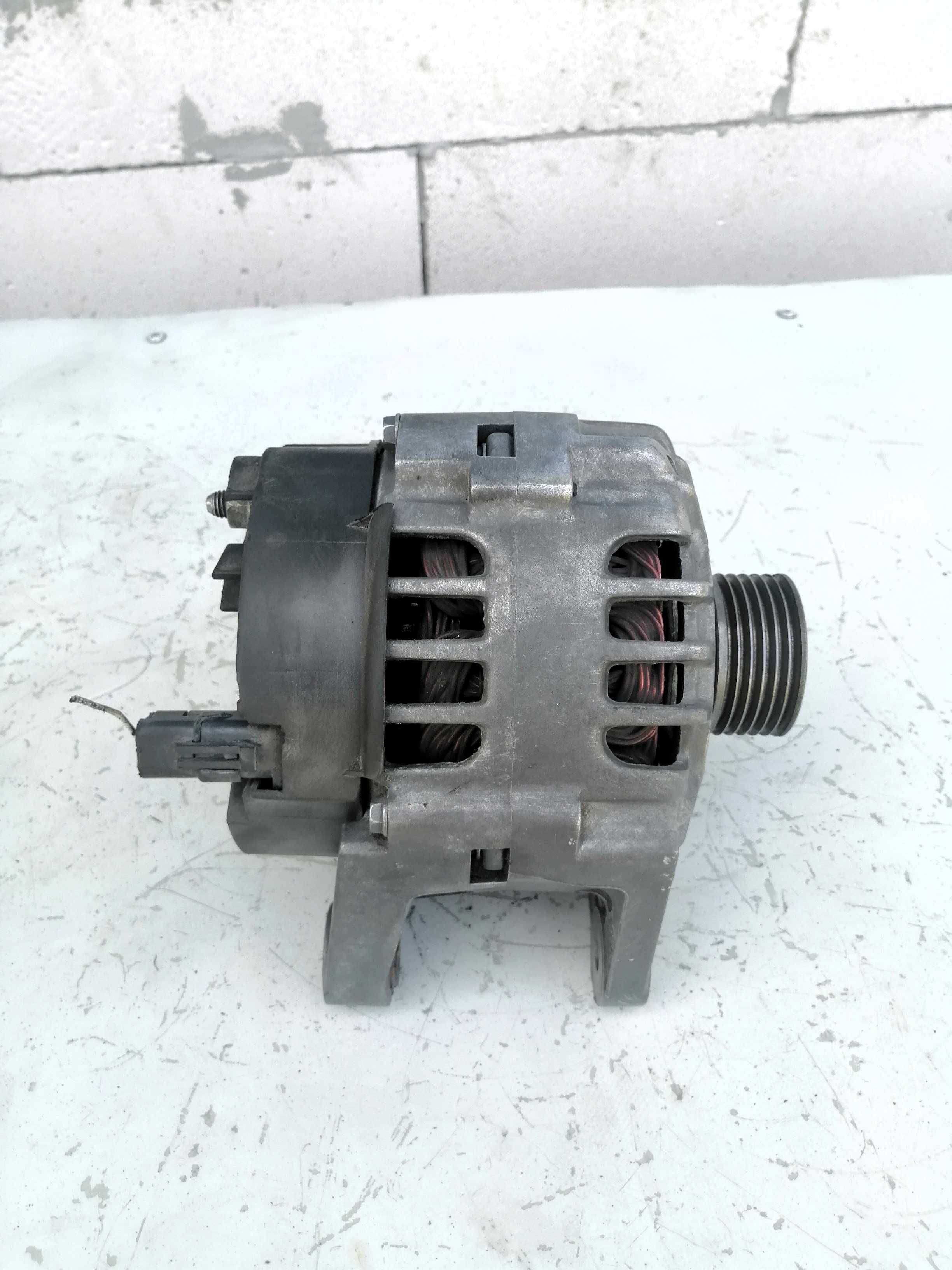 Генератор Renault Laguna 2 Trafic 2 Opel vivaro 2.0 benz 2006-2014