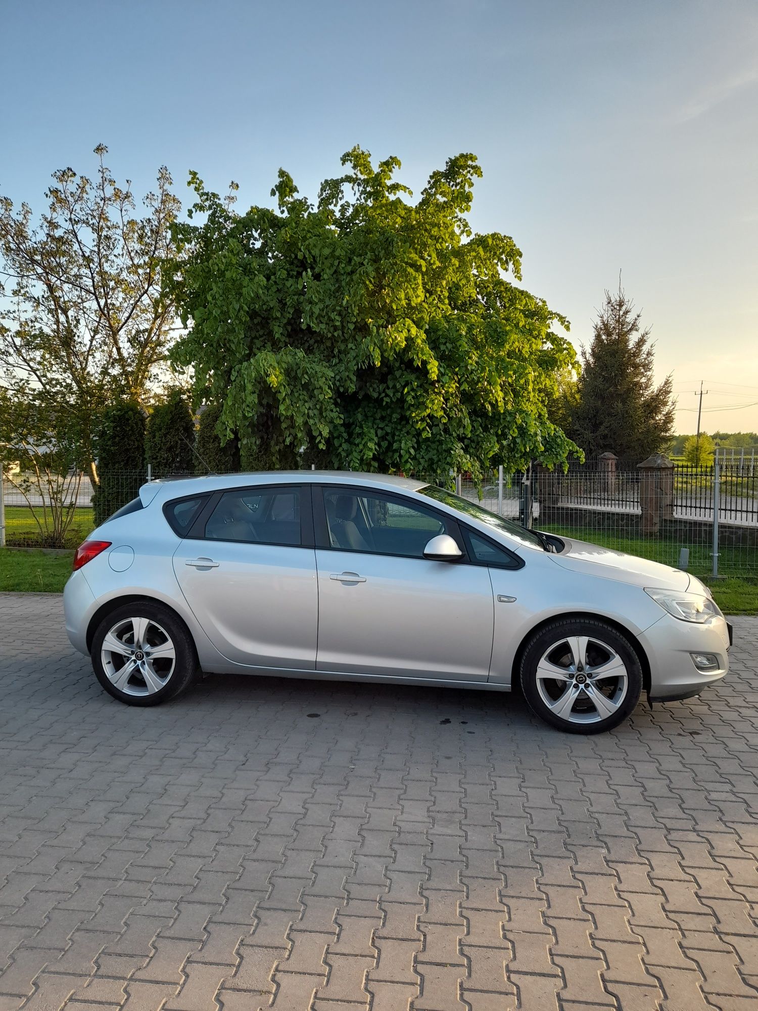 Sprzedam Opel Astra.