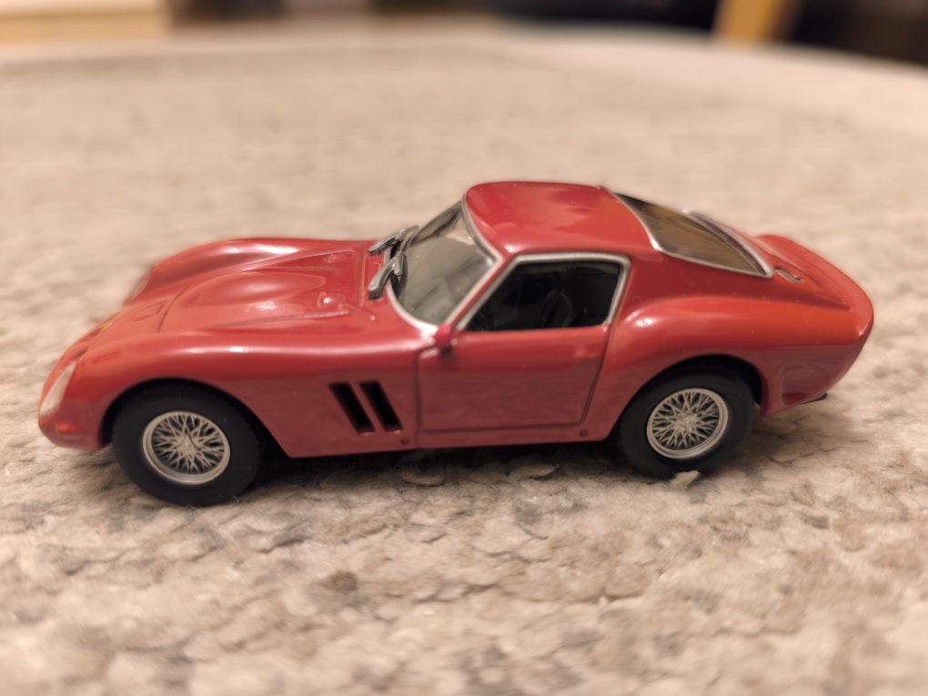 Ferrari 250 GTO Hot Wheels 1:43