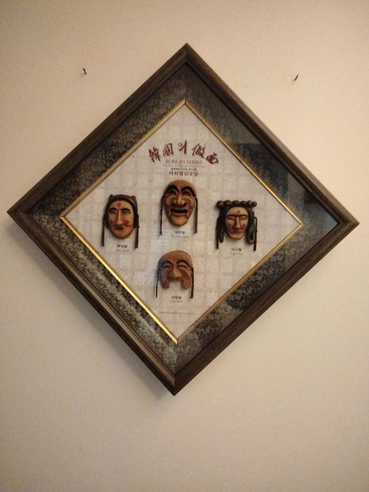 Quadros Korean Masks e Marcha nupcial