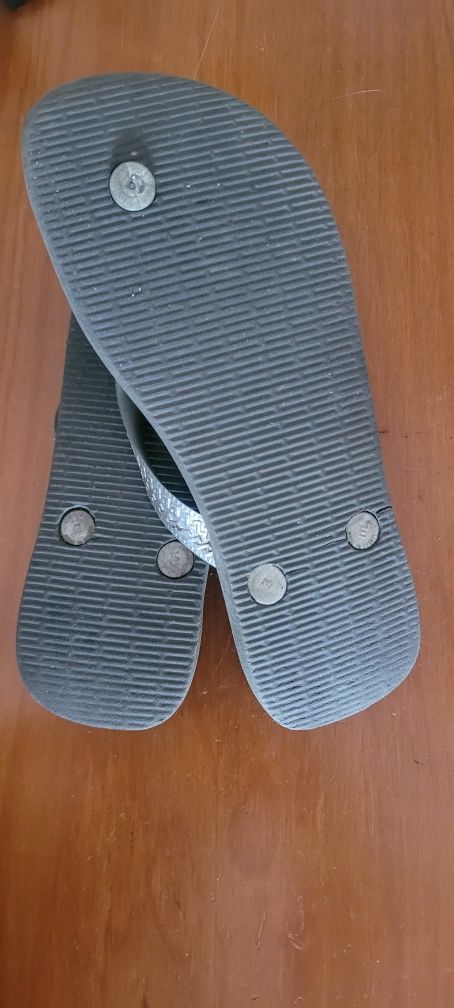 Chinelas havaianas