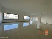 Loja com 111m2 na Carvoeira