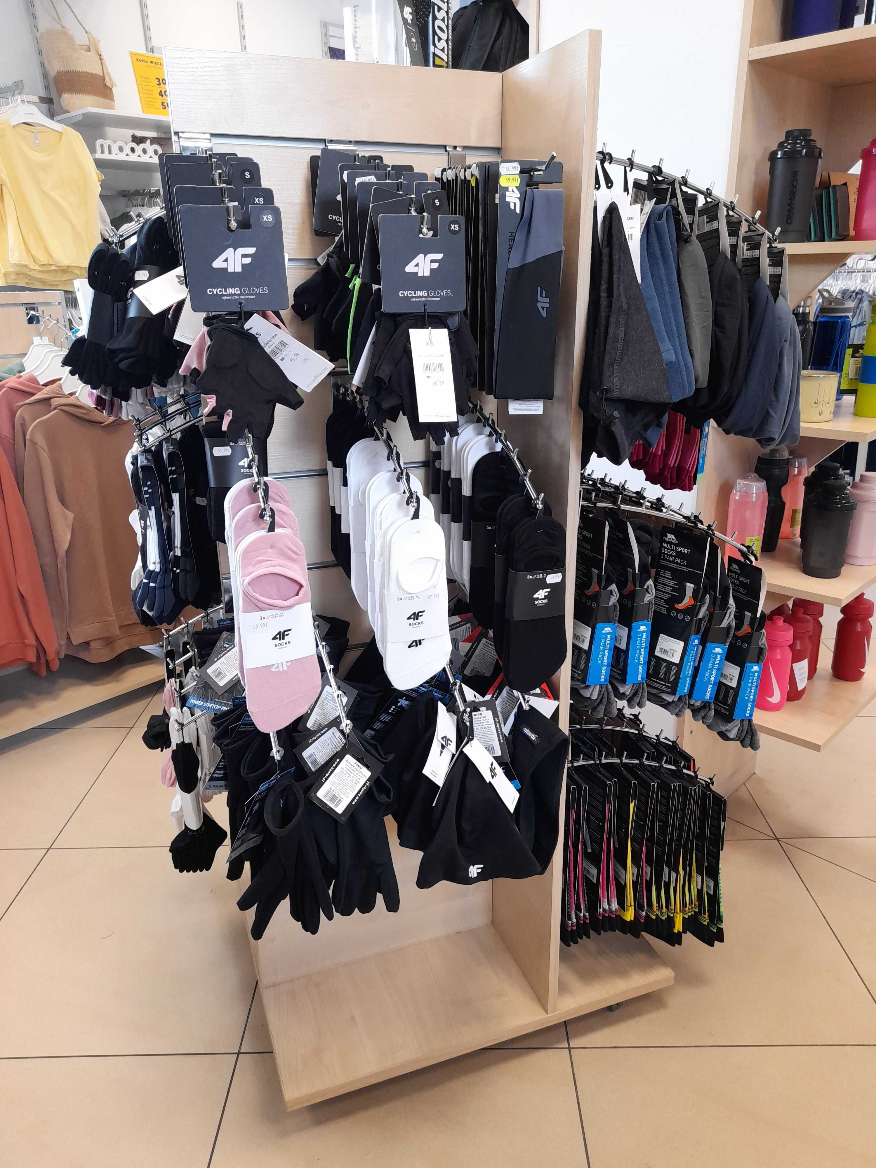 Stojak sklepowy na ubrania lub akcesoria systemu NUT