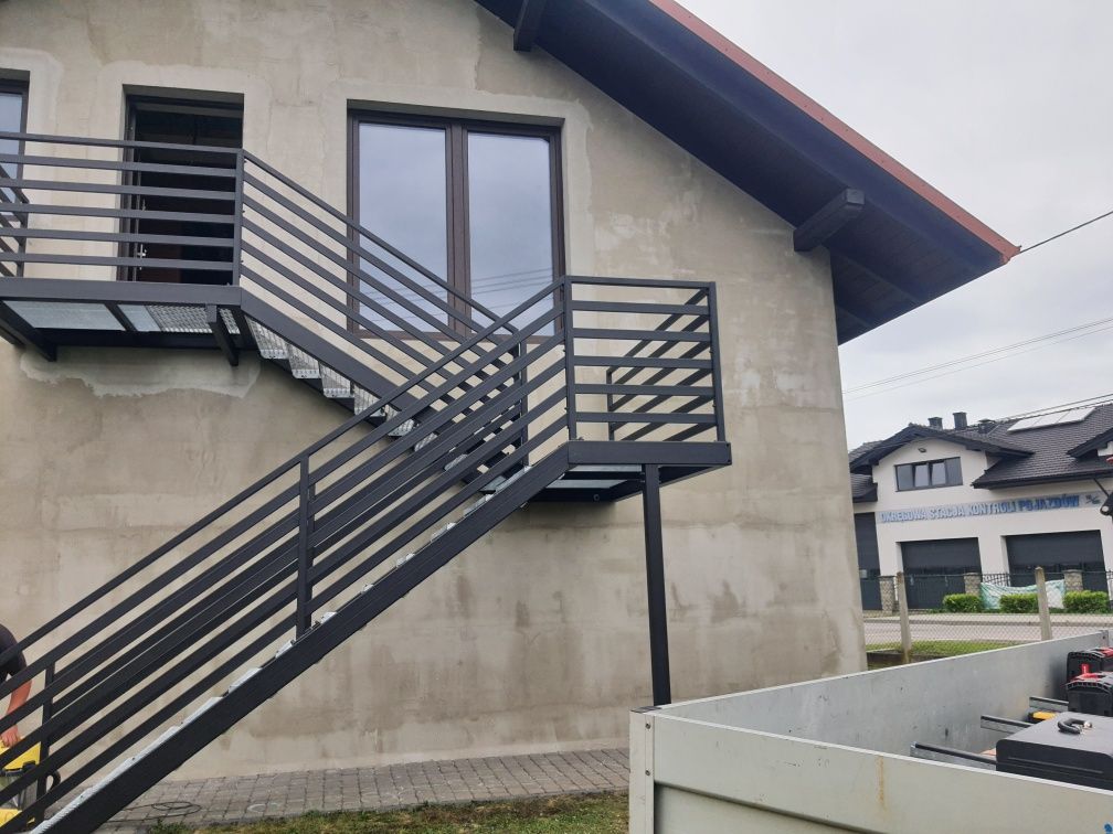Schody metalowe zewnętrzne wema