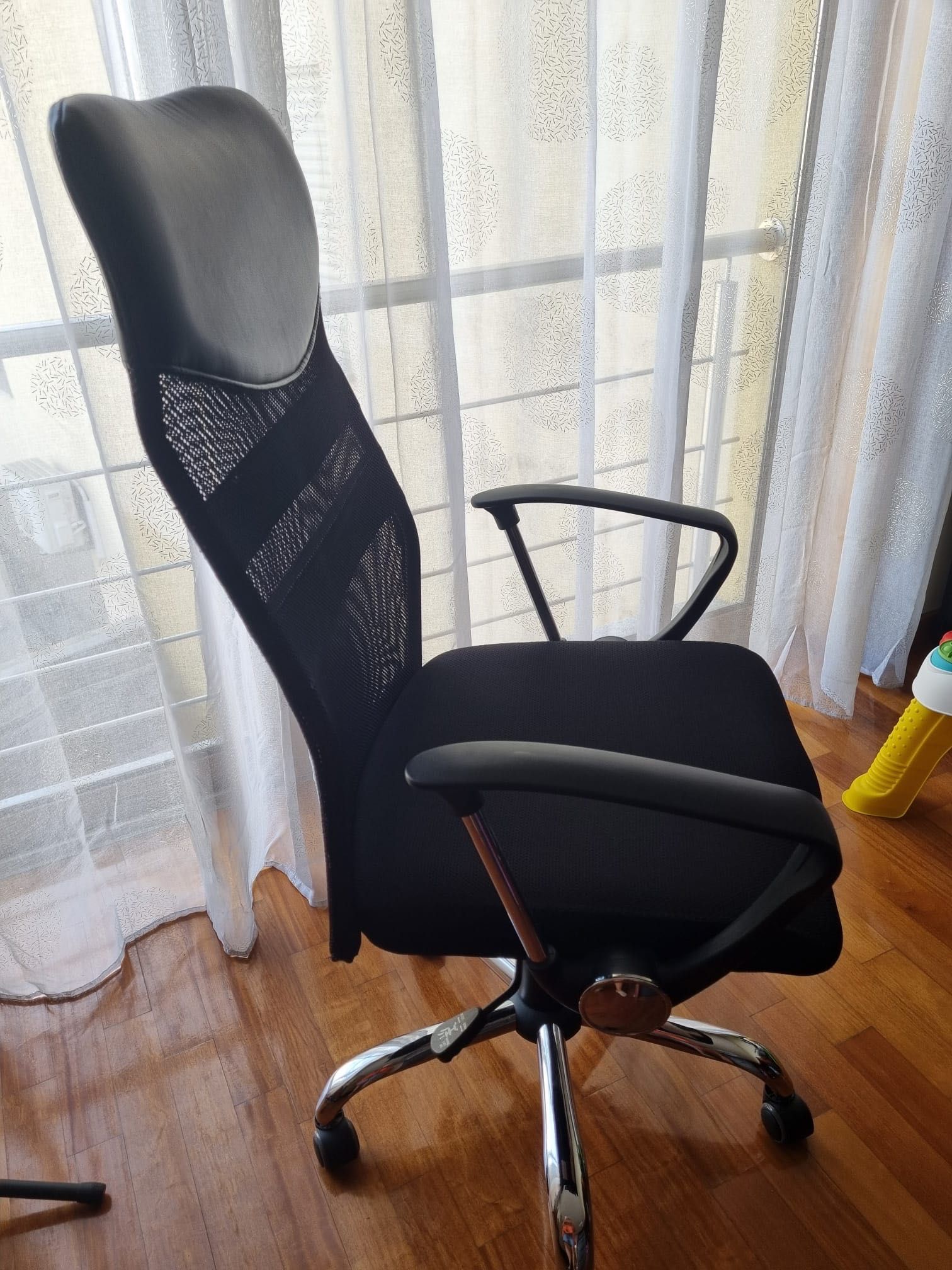 Cadeiras de escritório em bom estado (2 unidades)