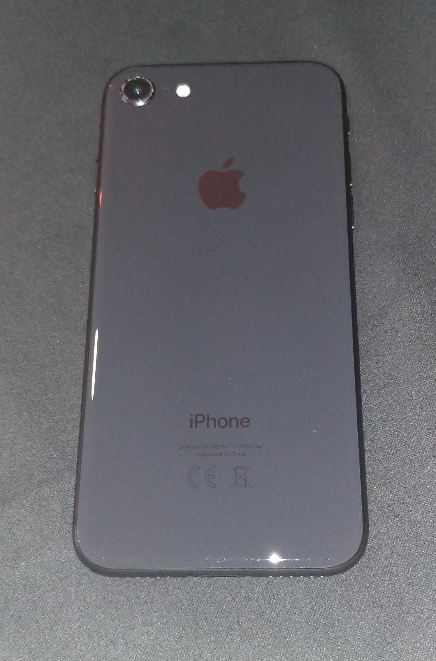 iPhone 8 - 64Gb sem sinais de uso.