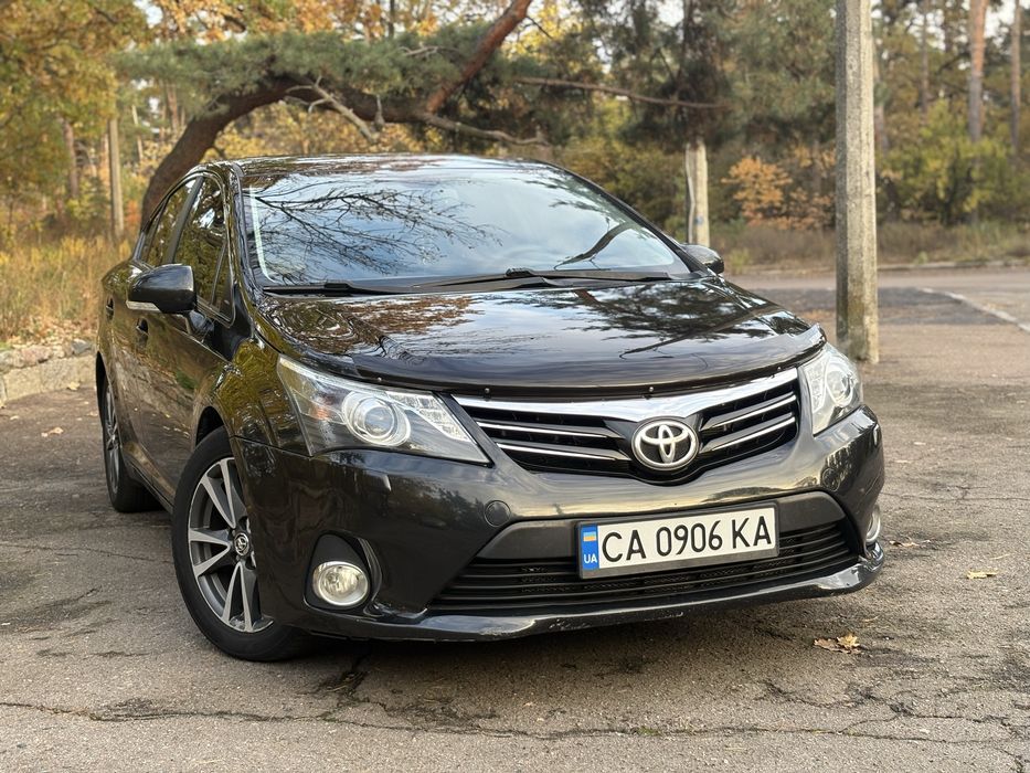 Toyota Avensis 2012 рік
