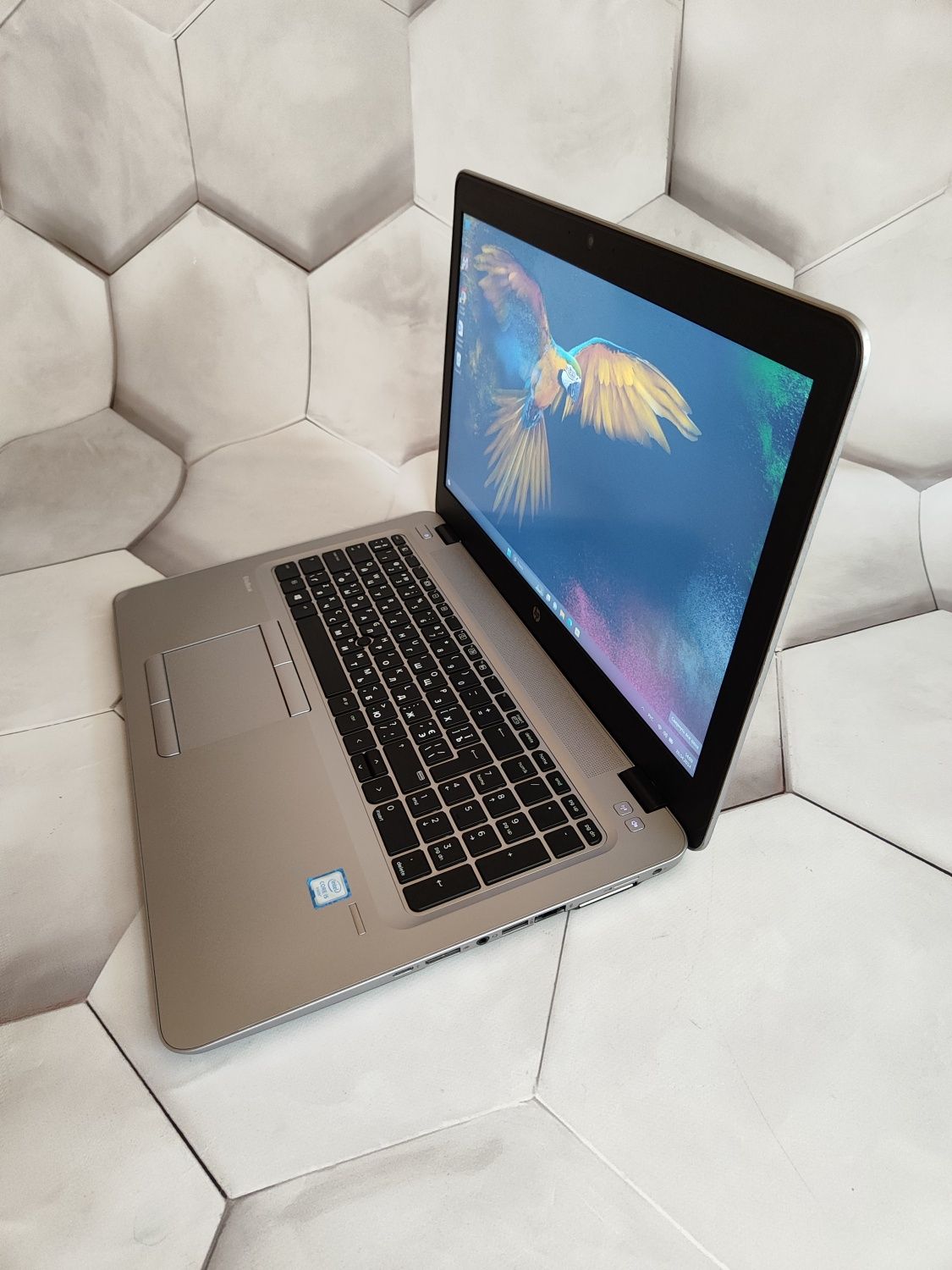 HP EliteBook 850 G3	/i5-6200U	/SSD 256 Gb +
HDD 320 gb