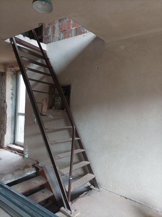 Schody metalowe bez poręczy