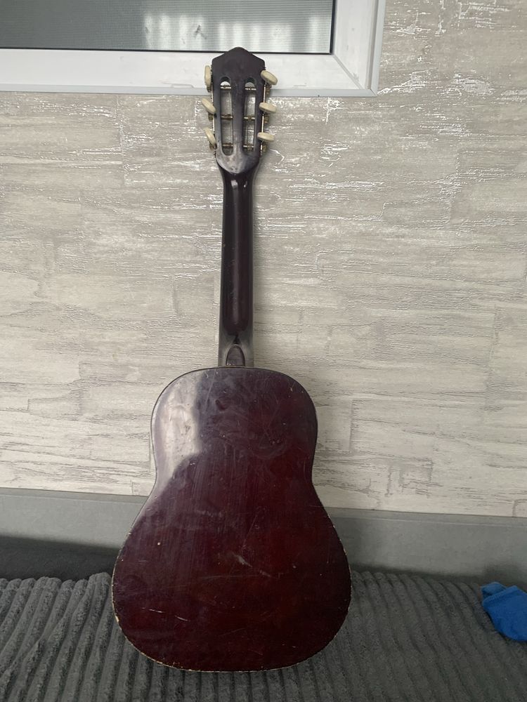 Продам гітару 2/4